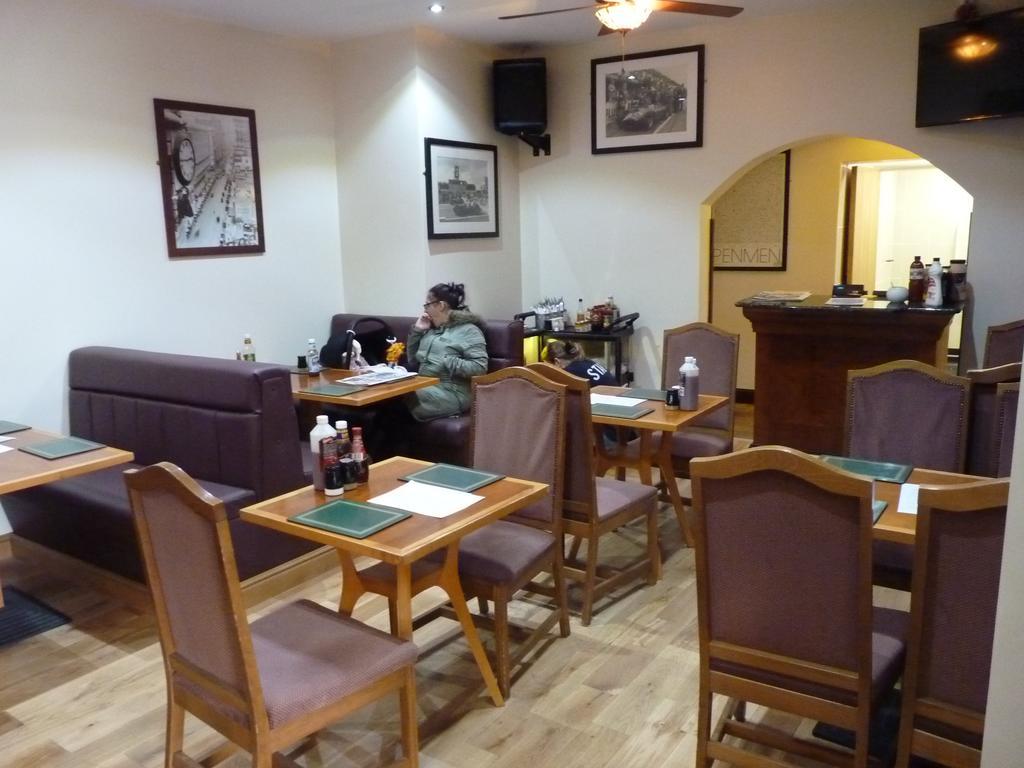 Bed & Breakfast Shanahans B&B With Sports Bar