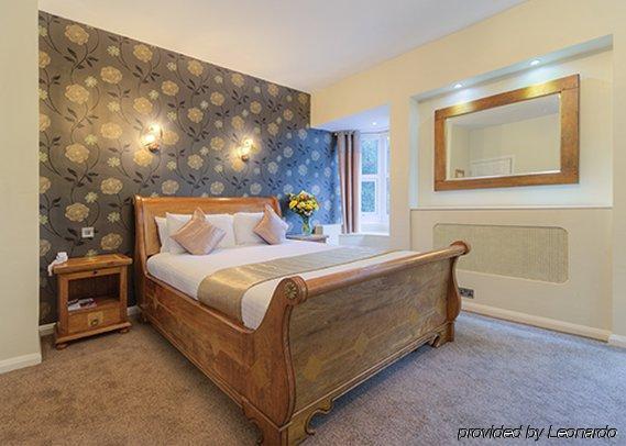Cobden 3*