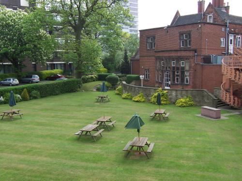 Western Plough And Harrow Hotel