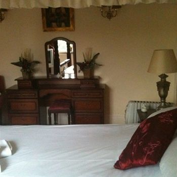Featherstone Farm 3*