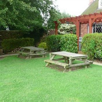 Featherstone Farm Hotel 3*