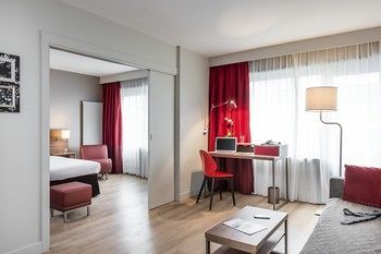 Adagio Centre 4*