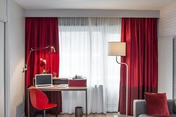 Adagio Centre Aparthotel 4*