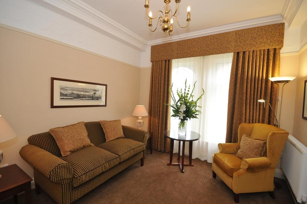 Macdonald Burlington 4*