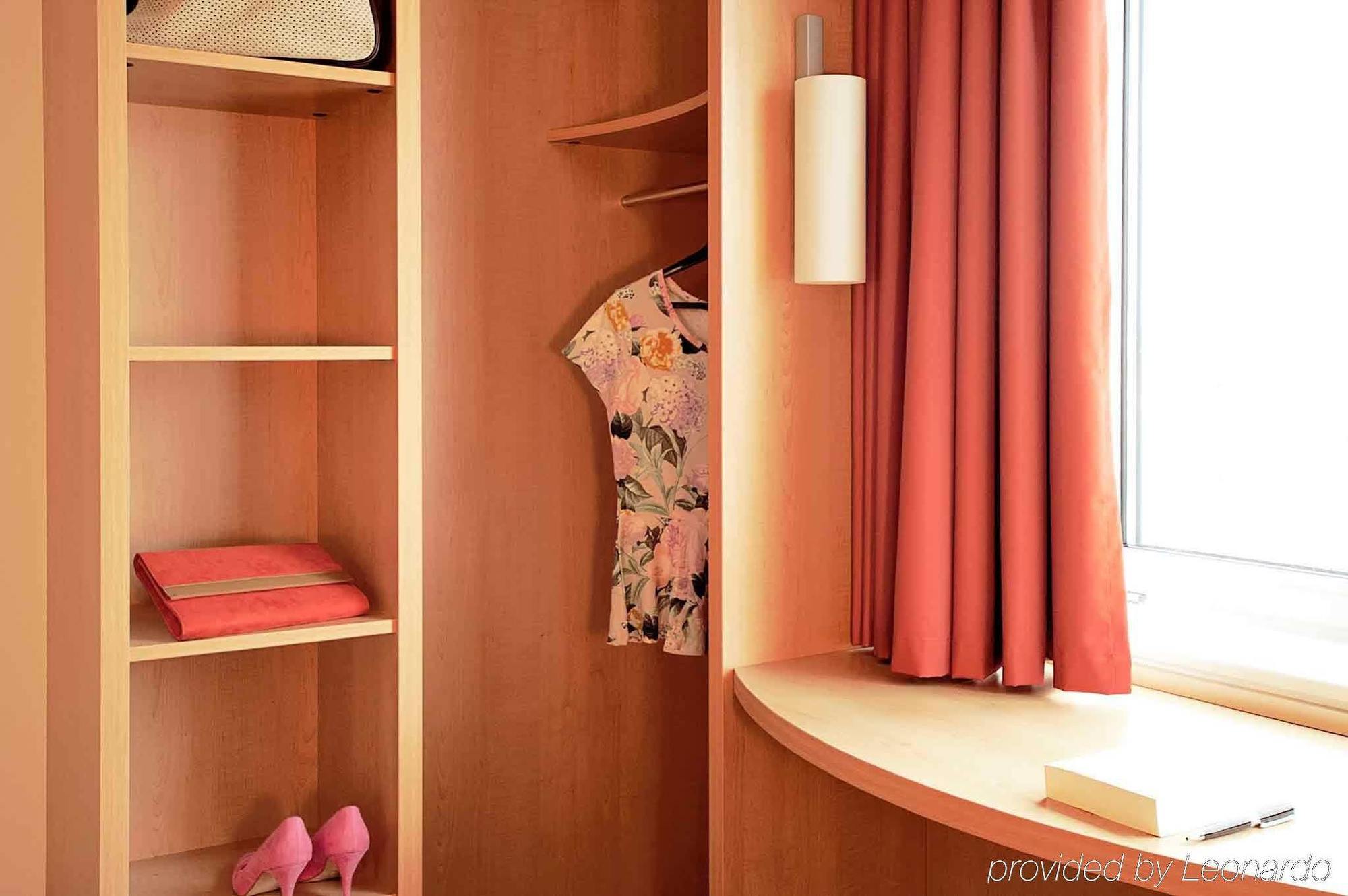 Ibis Centre New Street Station Hotel 3*