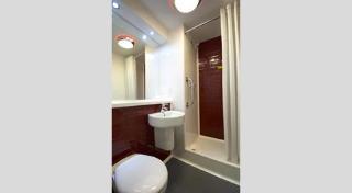 Travelodge Airport Hotel 3*
