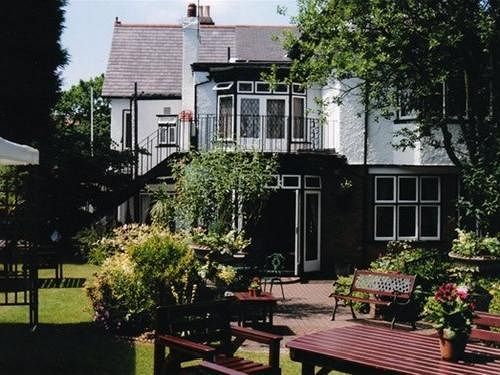 Inn The Tudor Court 3*