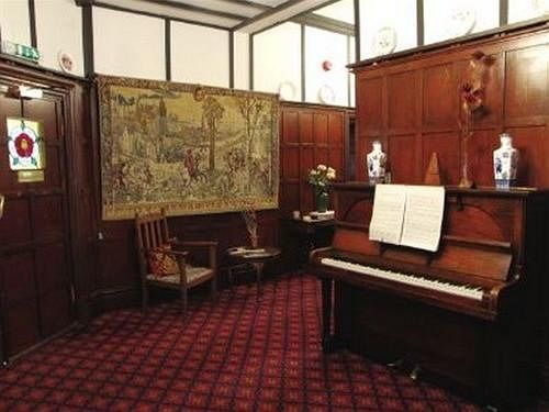 The Tudor Court 3* Solihull