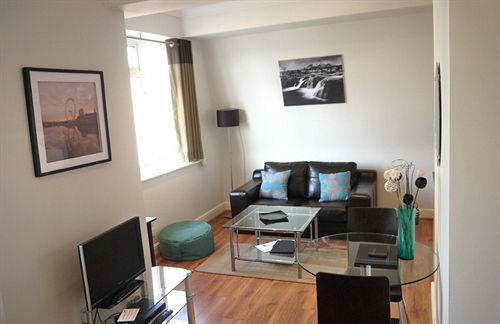 Apartment Quarters At Burne Jones House *
