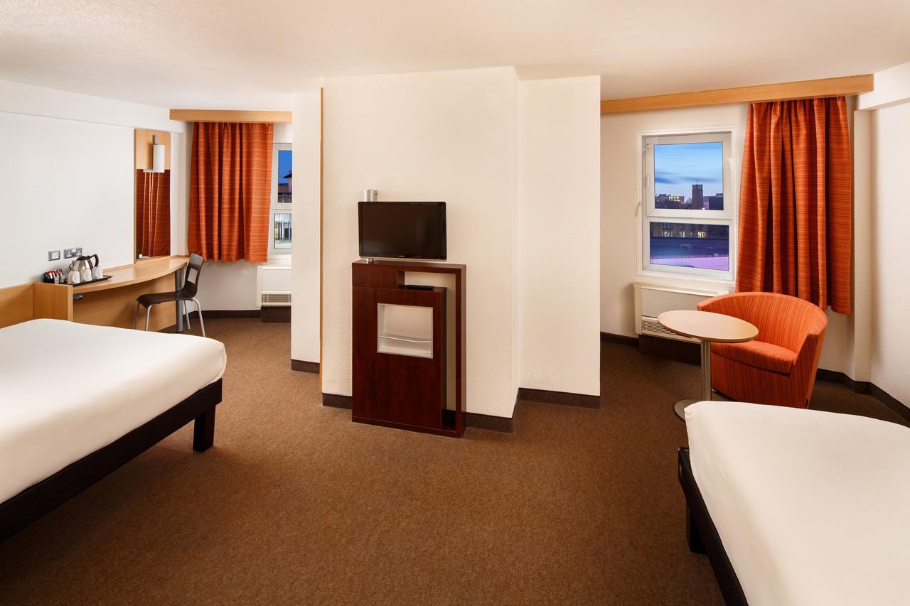 Ibis Centre New Street Station Hotel 3*