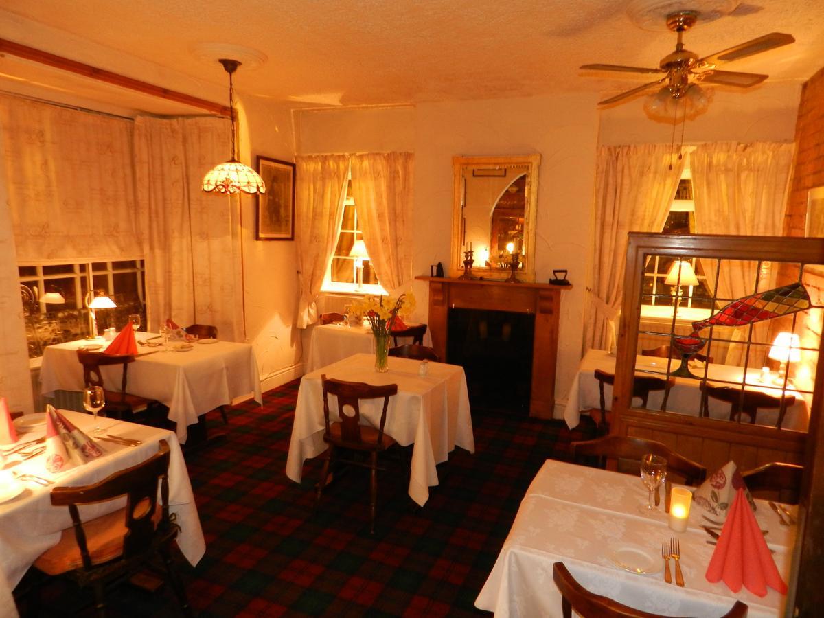 Studio Restaurant & 3*