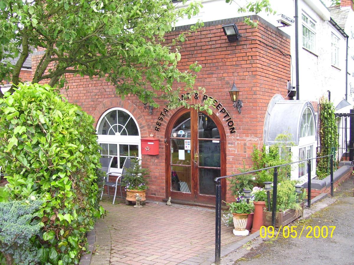 Studio Restaurant & 3*