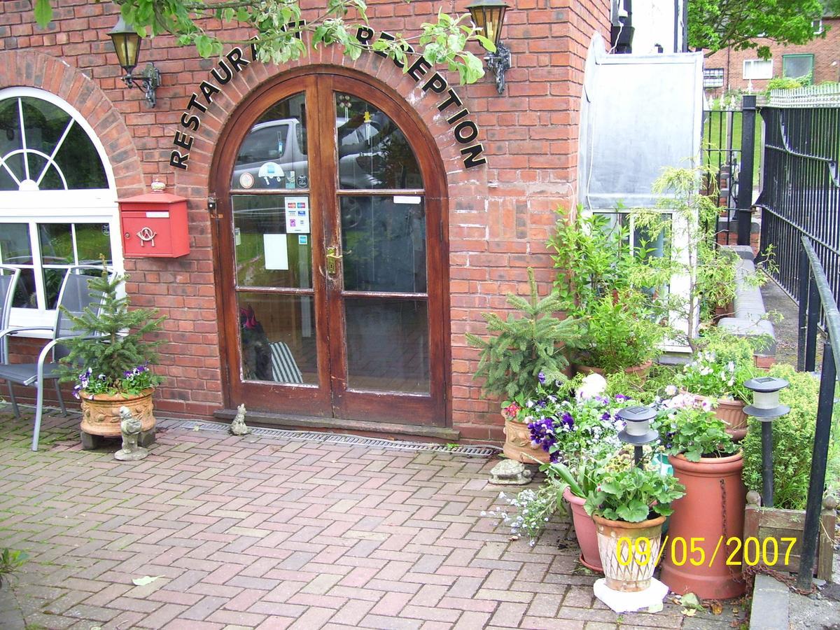 Studio Restaurant &