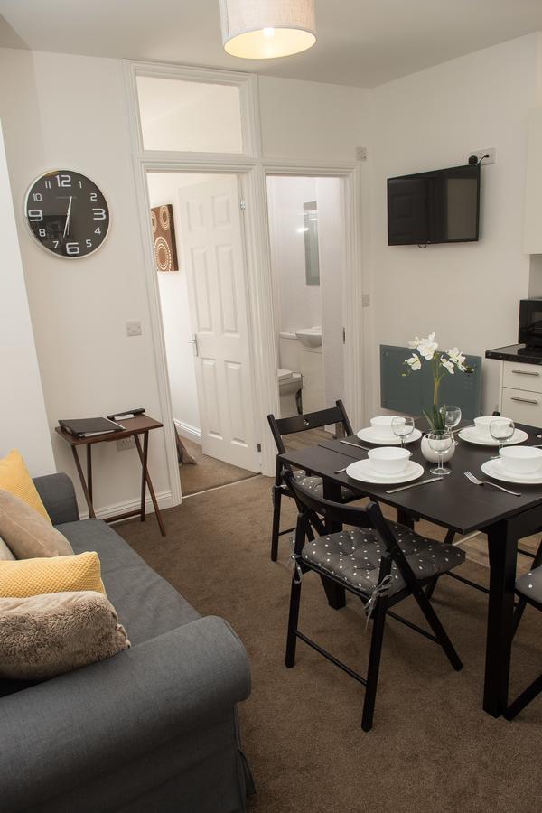 Moseley Mews Village Suites- Yellow *