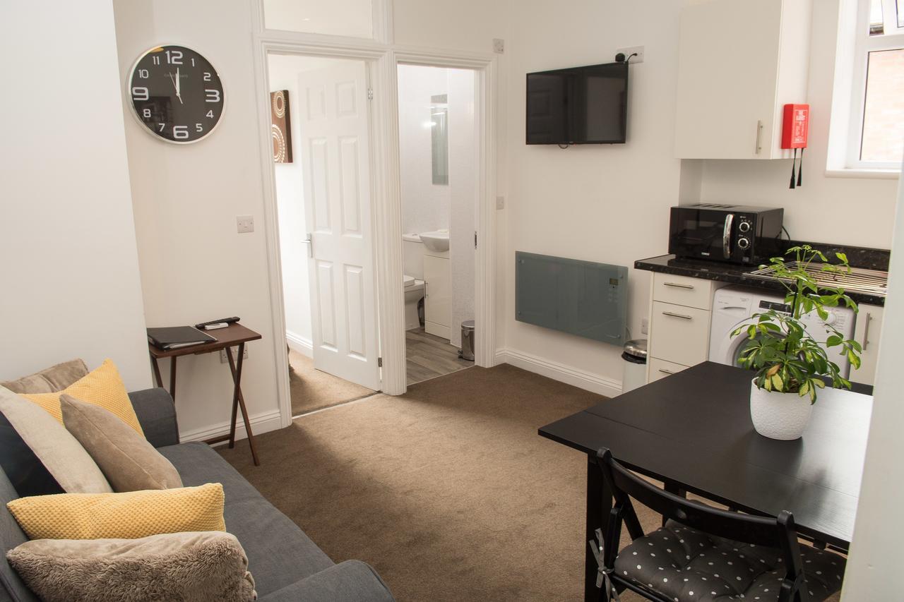 Apartment Moseley Mews Village Suites- Yellow