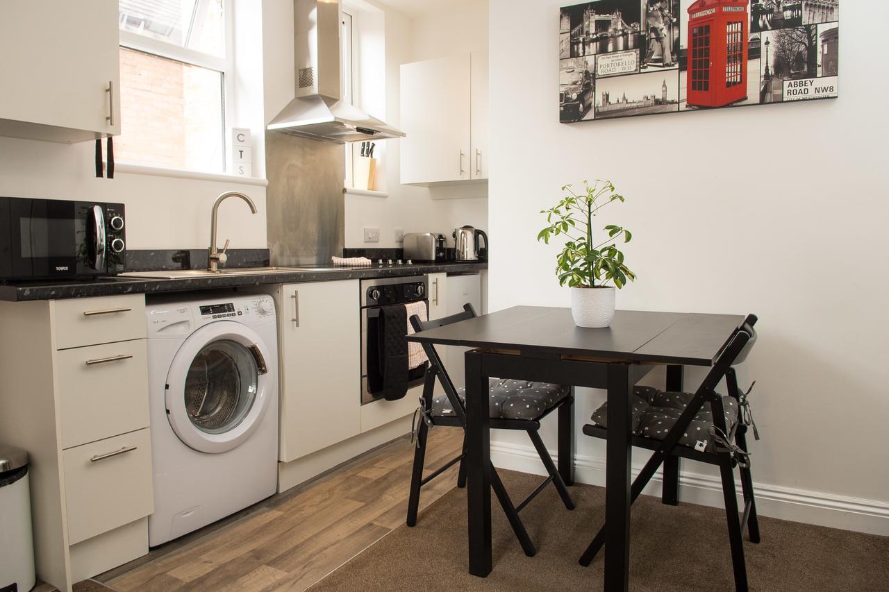 Moseley Mews Village Suites- Yellow Apartment Birmingham