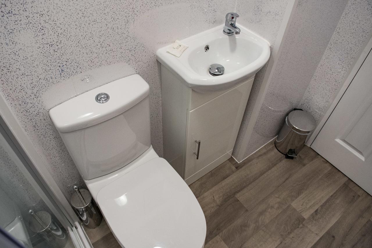Moseley Mews Village Suites- Yellow Apartment *