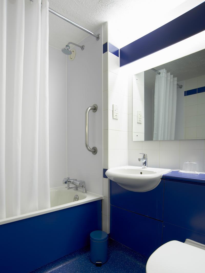 Travelodge Dunlop Hotel Birmingham