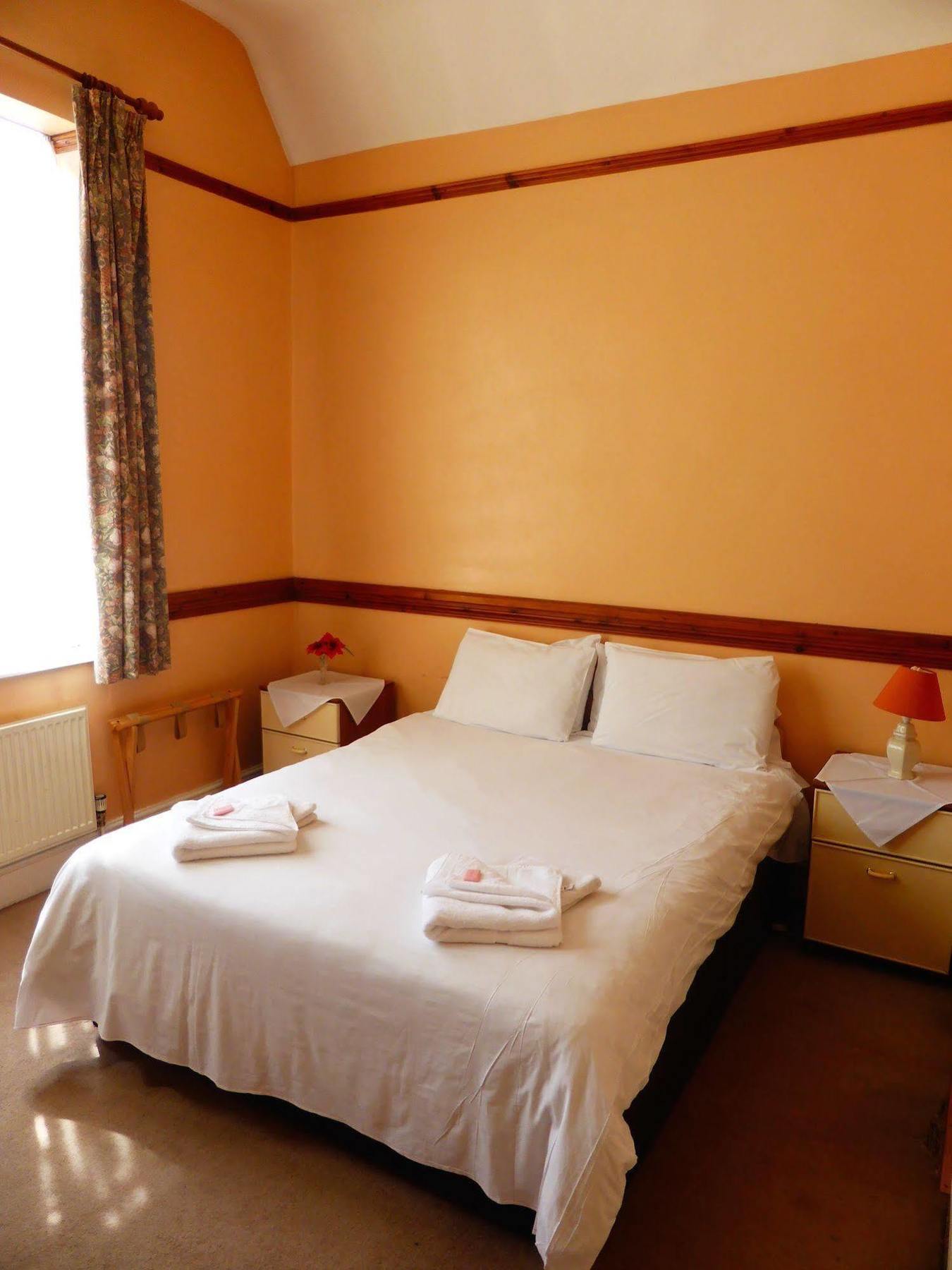 Dinara Hotel