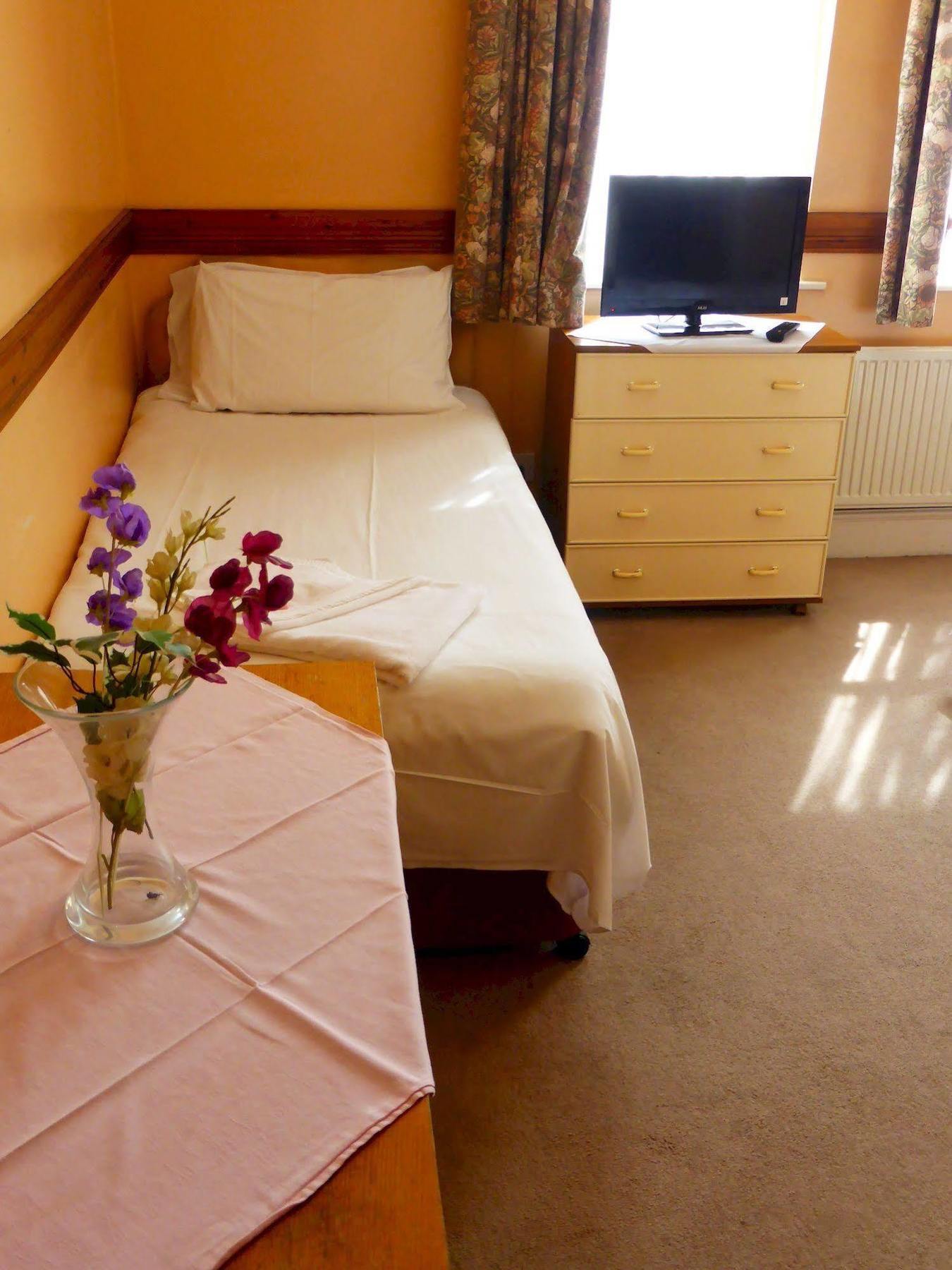 Dinara Hotel 2*