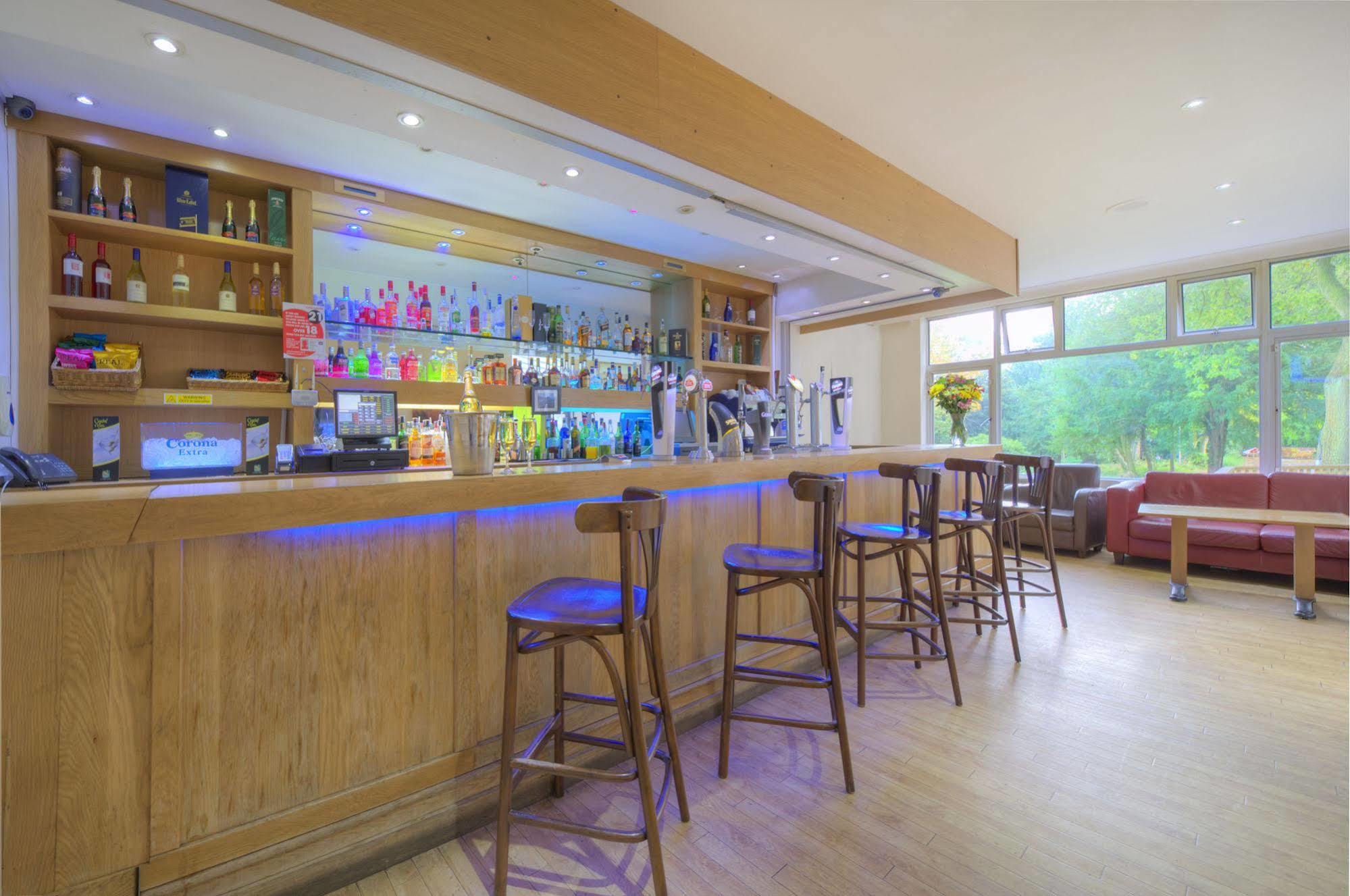Cobden Hotel 3*