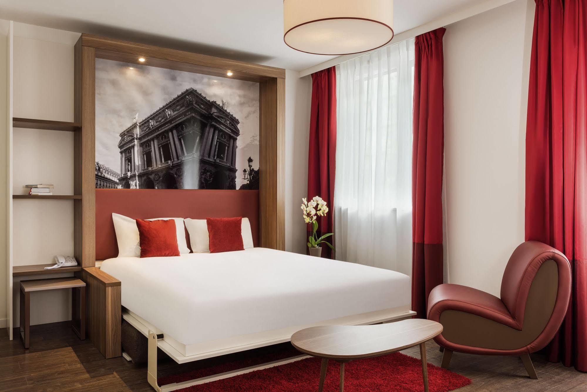 Adagio Centre Aparthotel 4*