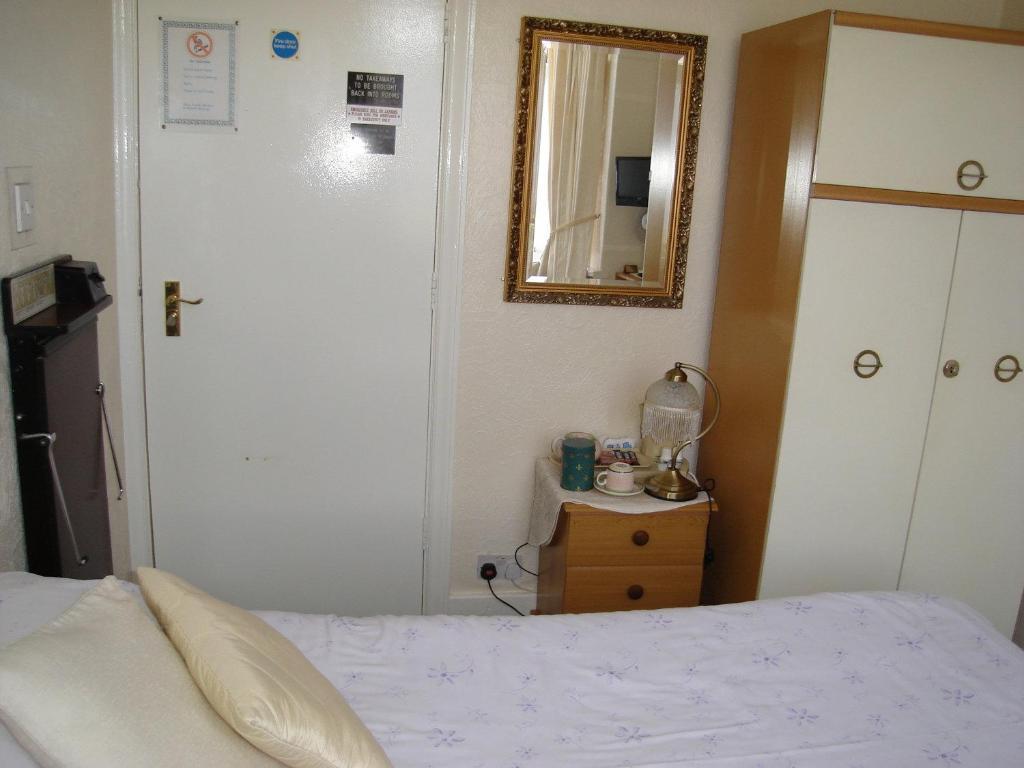Central Guest House 3*