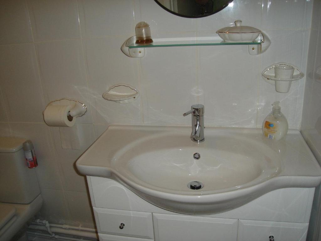 Central Guest House 3*