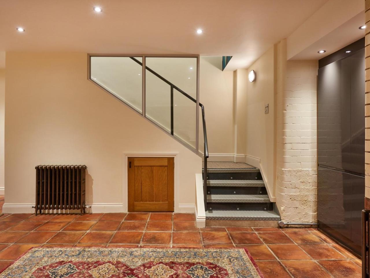 Apartment Dakota By Lcm *