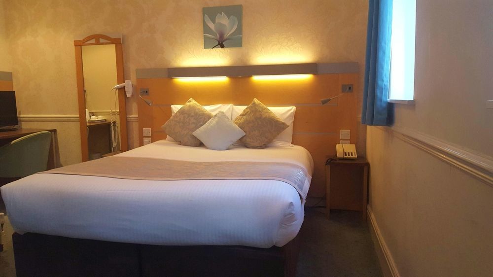 Bridge House Hotel 3*