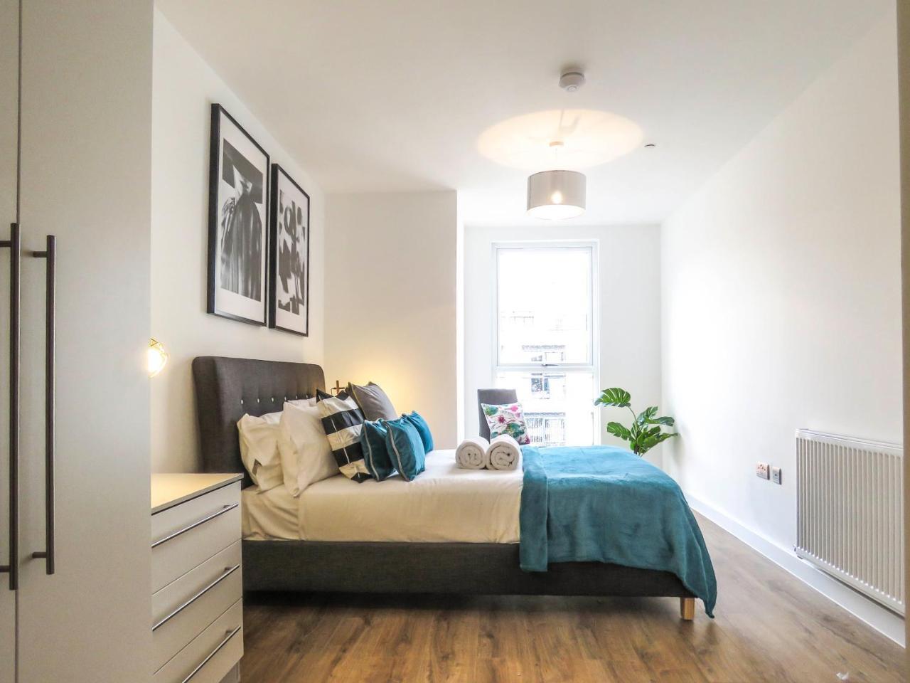 Tudors Canal Side One Bedroom * Birmingham