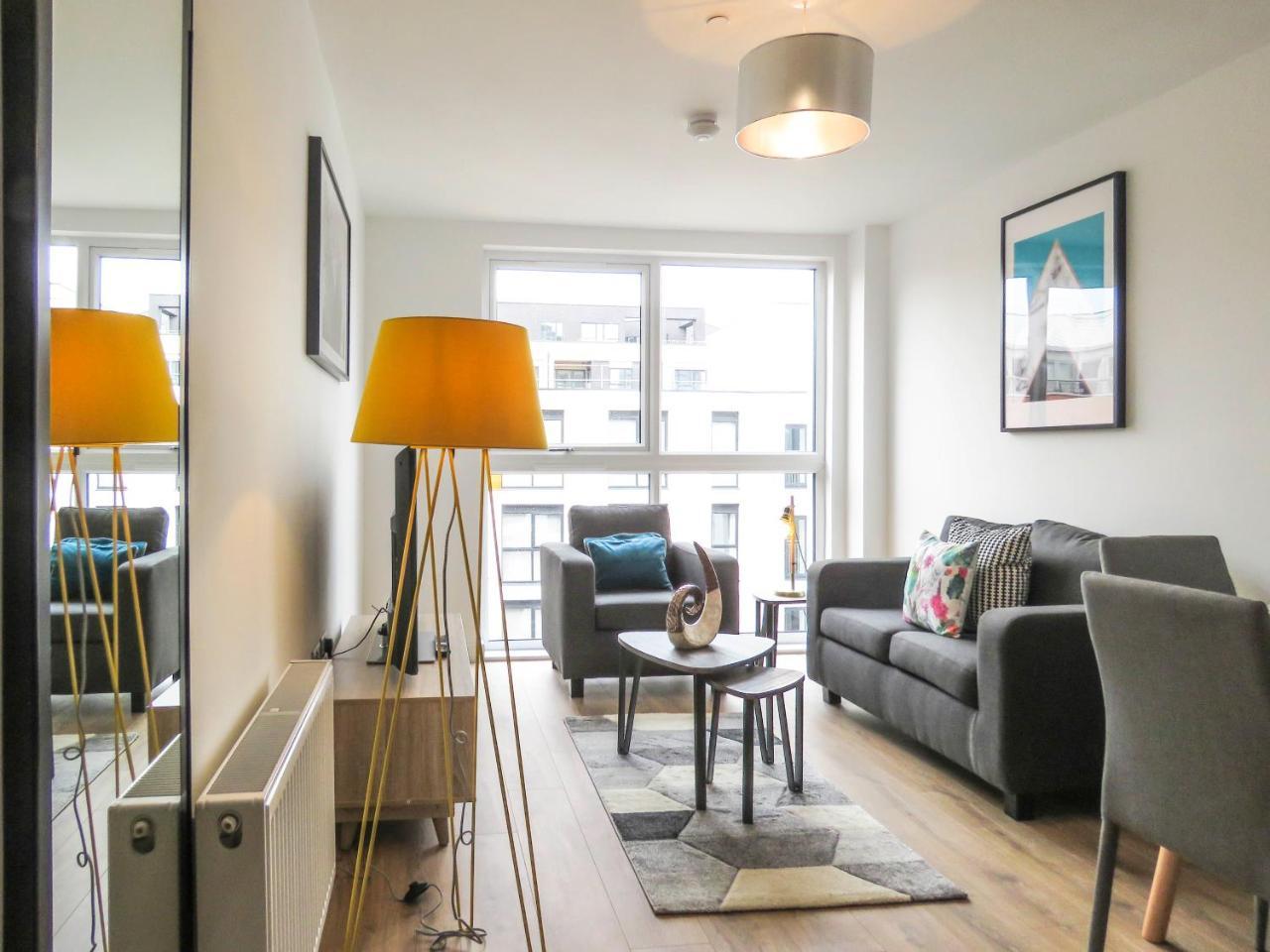 Tudors Canal Side One Bedroom *