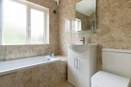 Solihull/nec/airport 3 Bedroom Semi-detached House * Birmingham