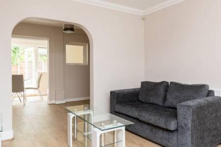 Solihull/nec/airport 3 Bedroom Semi-detached House *