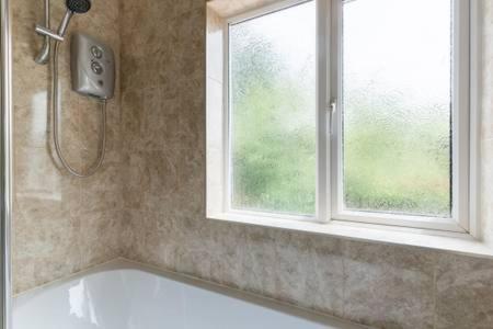 Solihull/nec/airport 3 Bedroom Semi-detached House Apartment