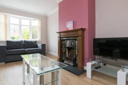 Solihull/nec/airport 3 Bedroom Semi-detached House * Birmingham