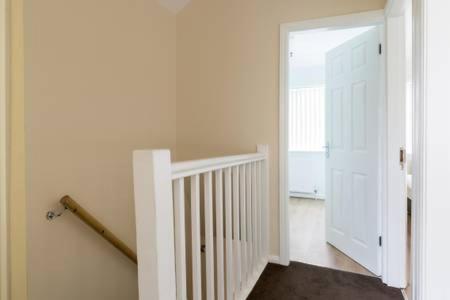 Solihull/nec/airport 3 Bedroom Semi-detached House Apartment