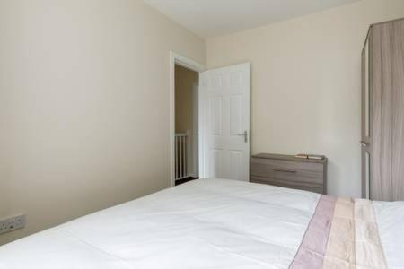 Solihull/nec/airport 3 Bedroom Semi-detached House Apartment Birmingham