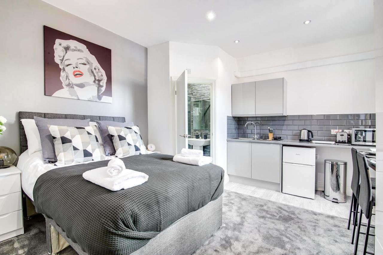 Modern Rotton Suites Apartment