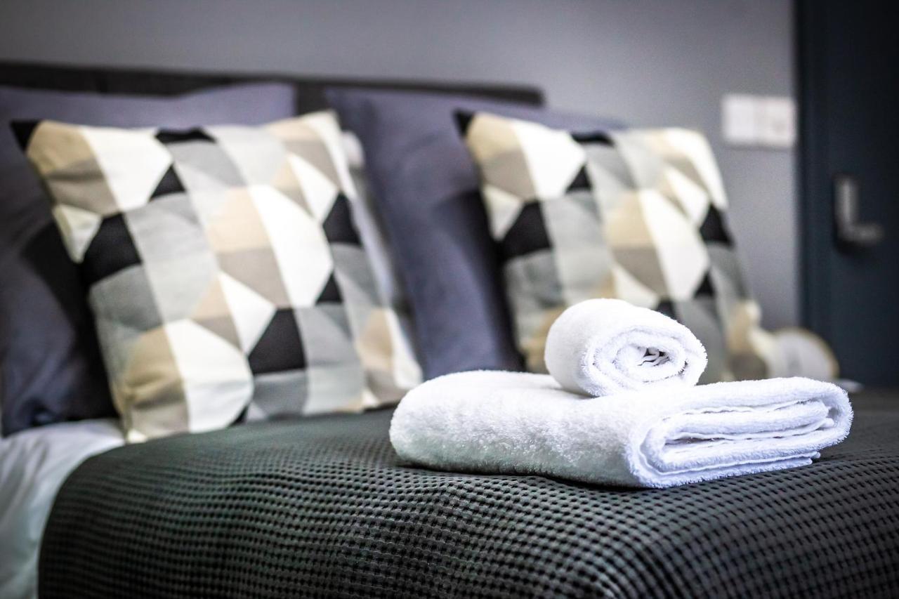 Modern Rotton Suites Apartment