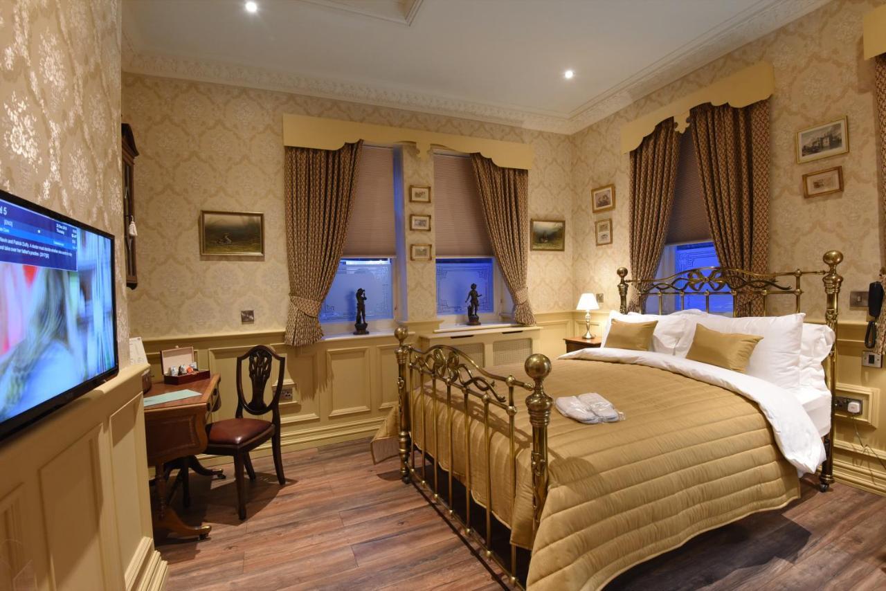 The Aston Tavern 4*