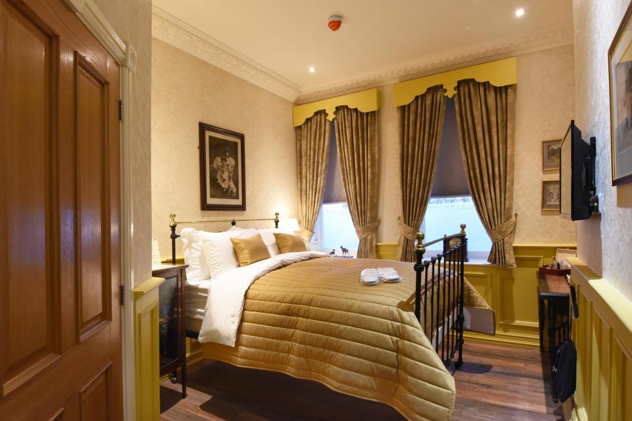 The Aston Tavern Hotel