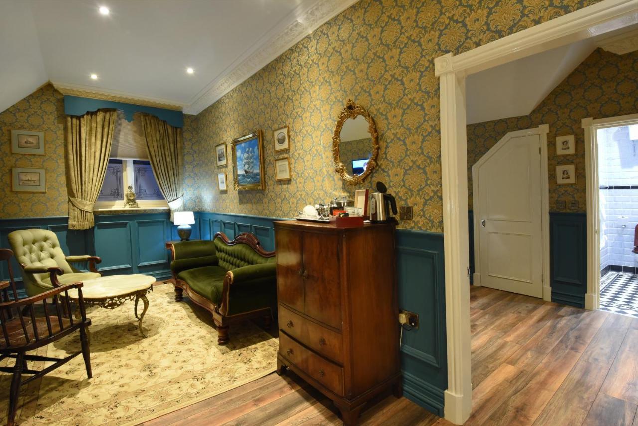 The Aston Tavern Hotel