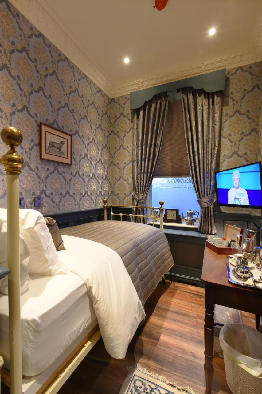 The Aston Tavern Hotel