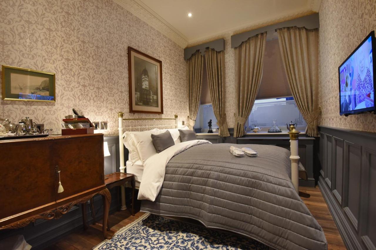 The Aston Tavern Hotel