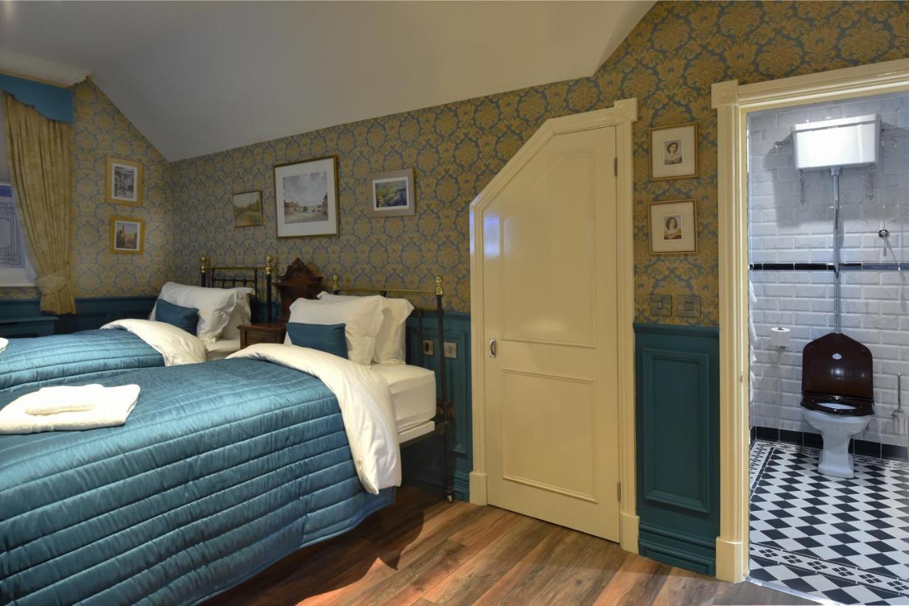 The Aston Tavern Hotel