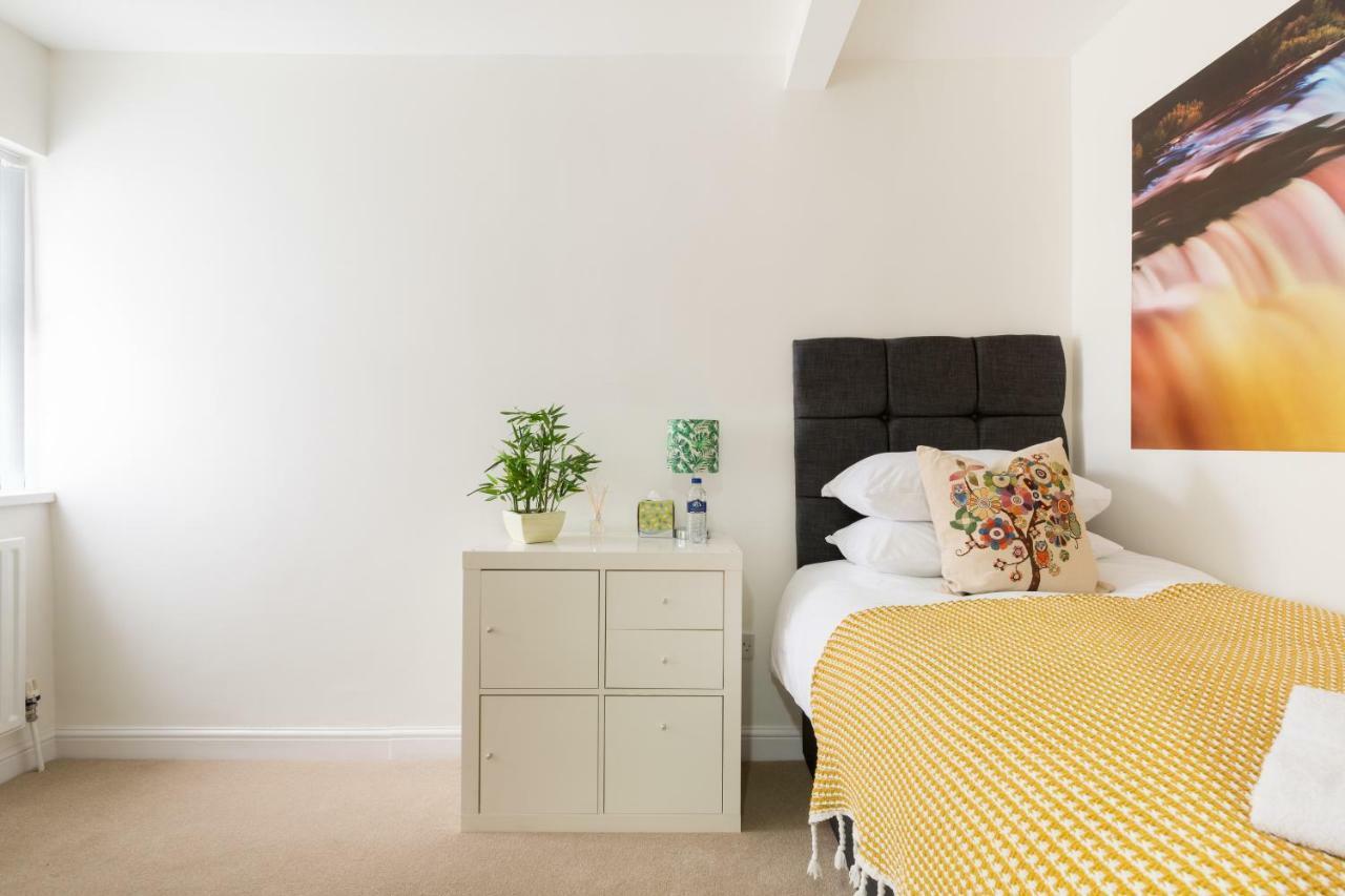 Holiday home Solihull Long Stay: Spacious 4-bedroom With Garden
