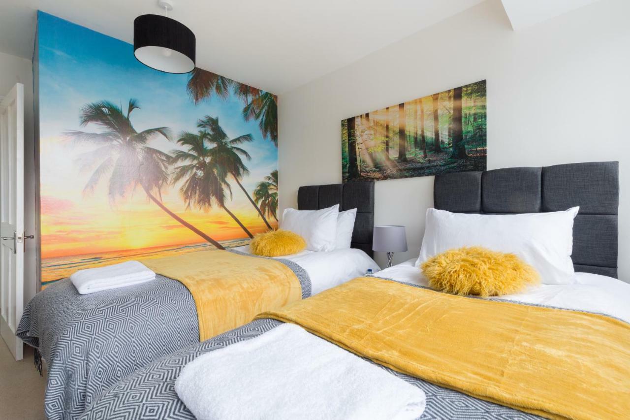 Solihull Long Stay: Spacious 4-bedroom With Garden Holiday home