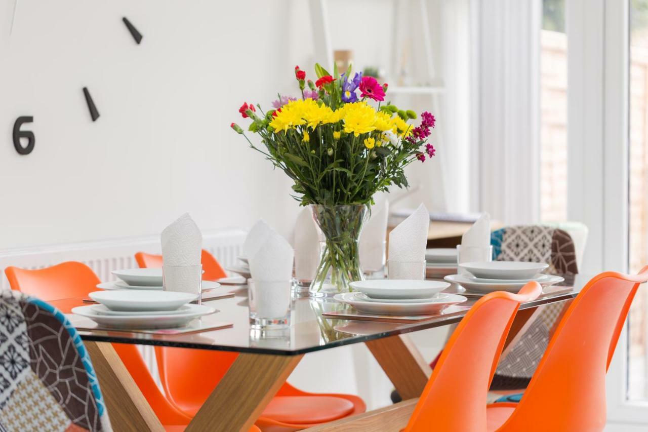 Solihull Long Stay: Spacious 4-bedroom With Garden