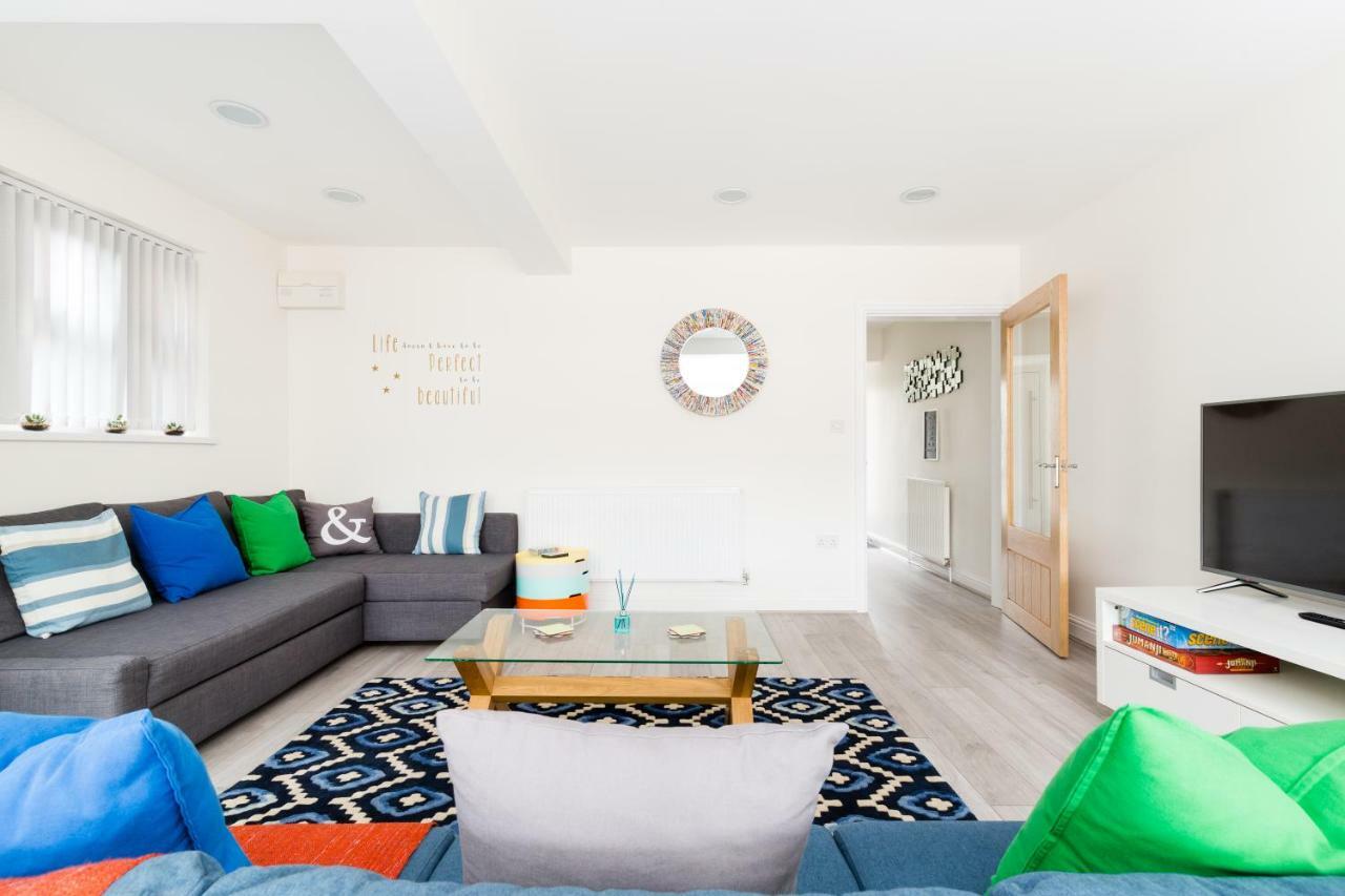 Solihull Long Stay: Spacious 4-bedroom With Garden Holiday home Birmingham